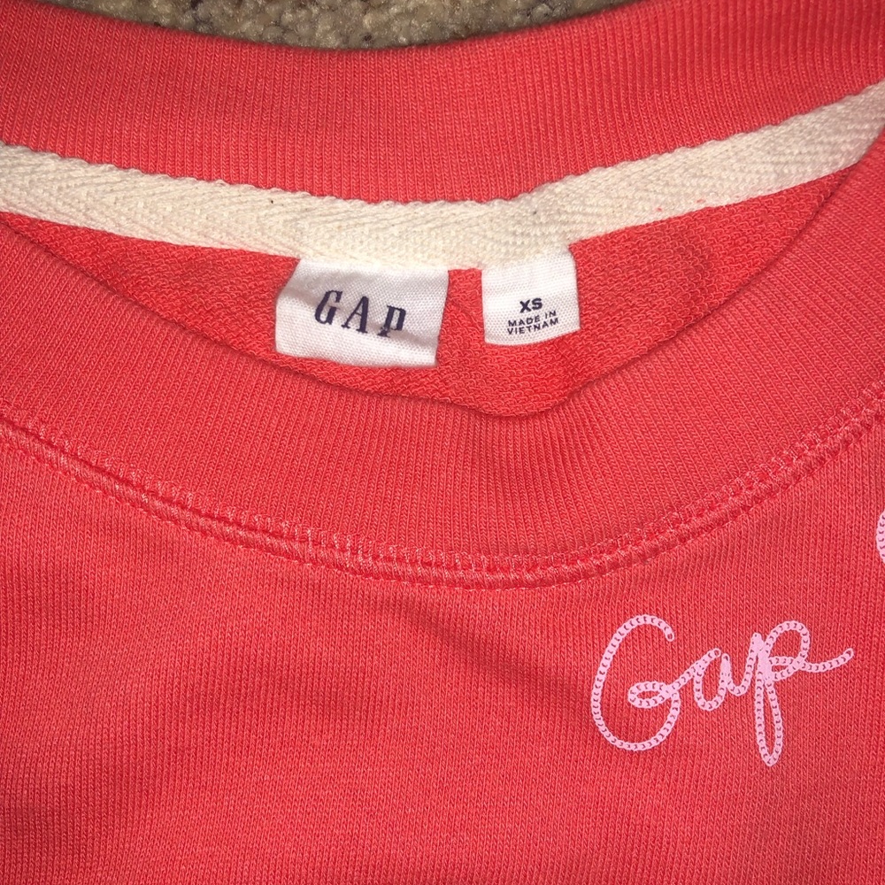 women’s gap sweatshirt